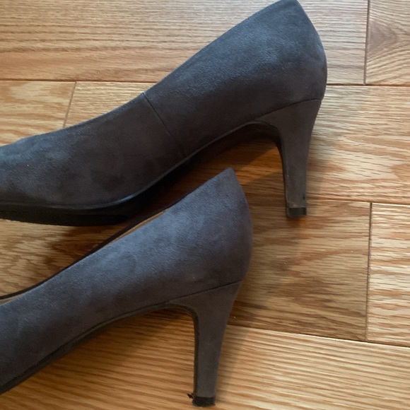 Dark gray heels - Picture 11 of 13